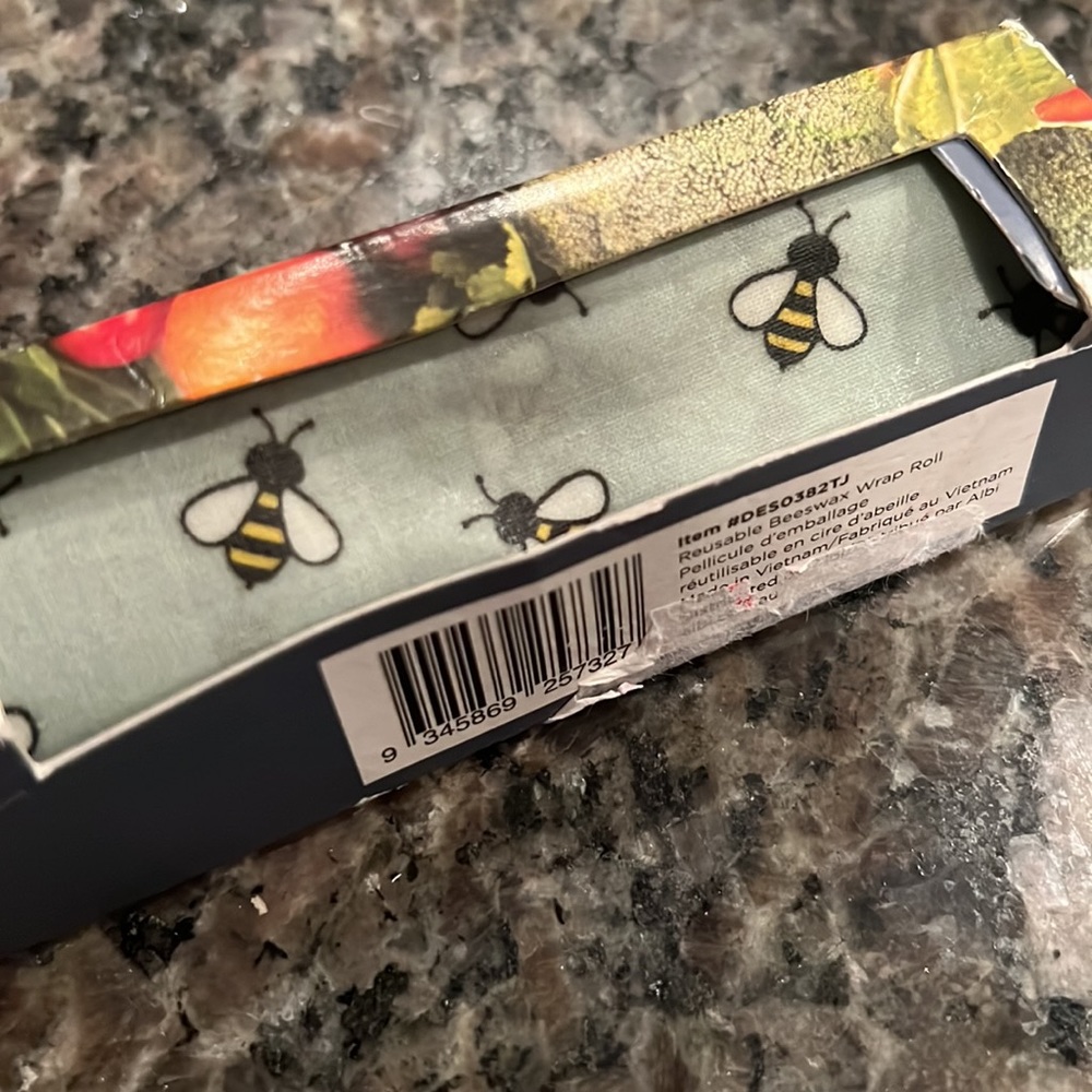 Davis & Waddell Reusable Beeswax Wrap Roll, green with bees, new in box - Picture 8 of 11